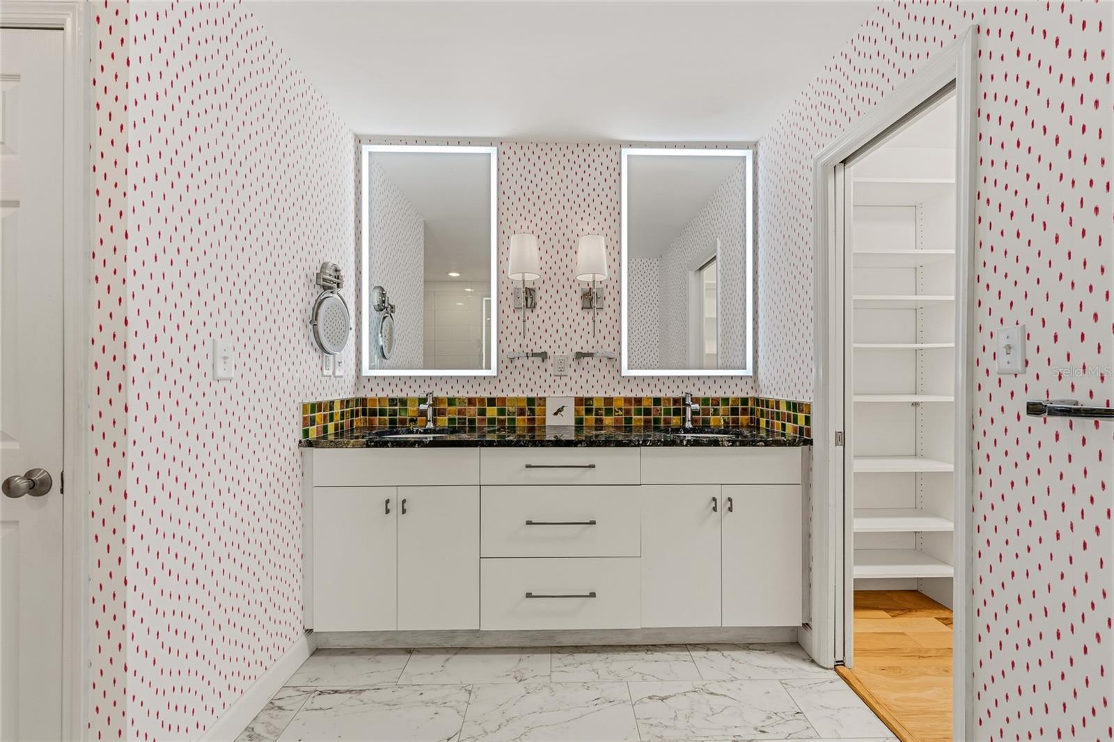 BAY HILL - Residential