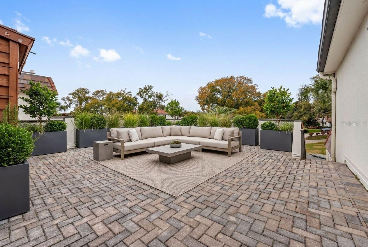 BAY HILL - Residential