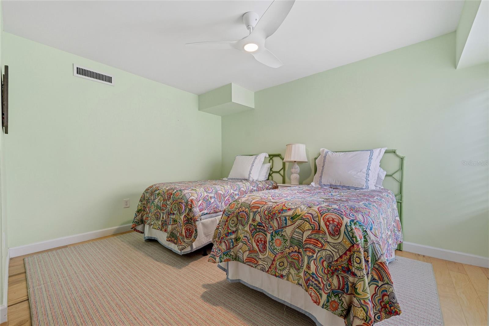 BAY HILL - Residential