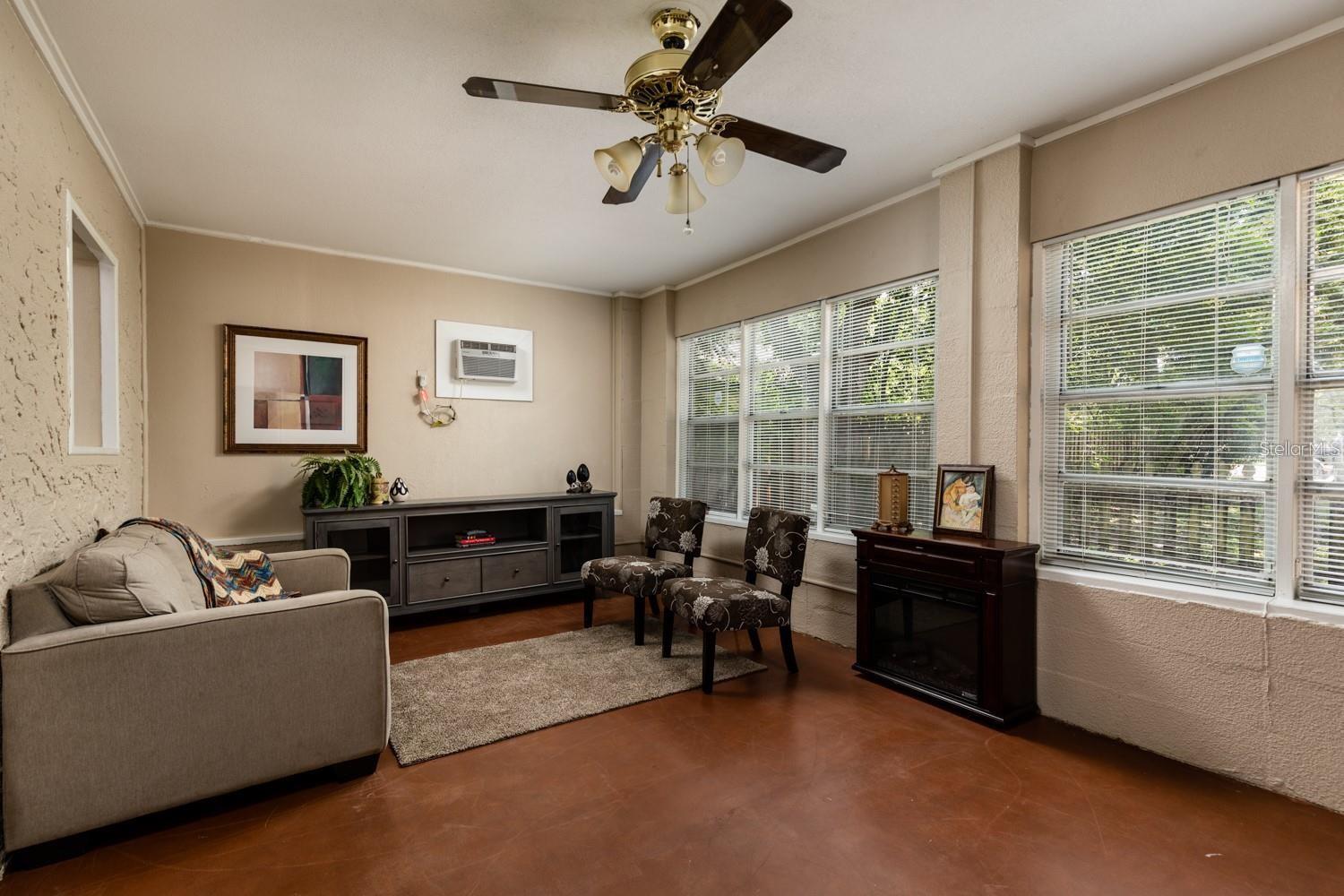 3655 1ST AVE N, DOWNSTAIRS UNIT