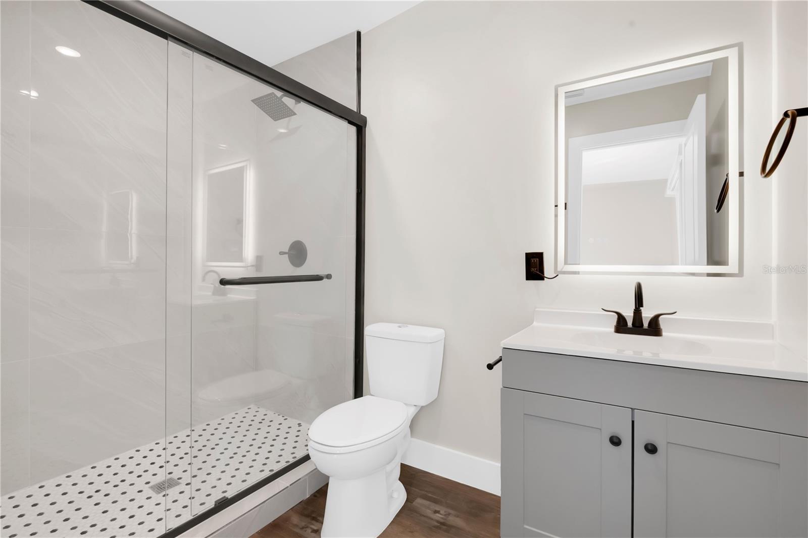 COLONIES - Residential