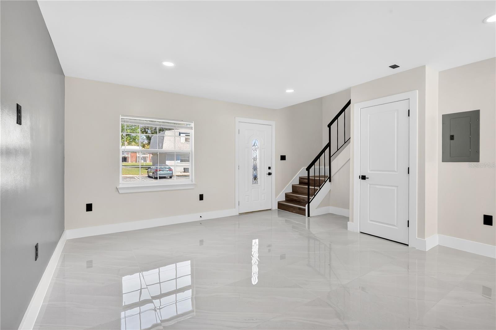 COLONIES - Residential