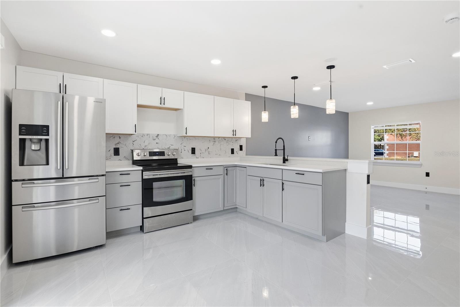 COLONIES - Residential