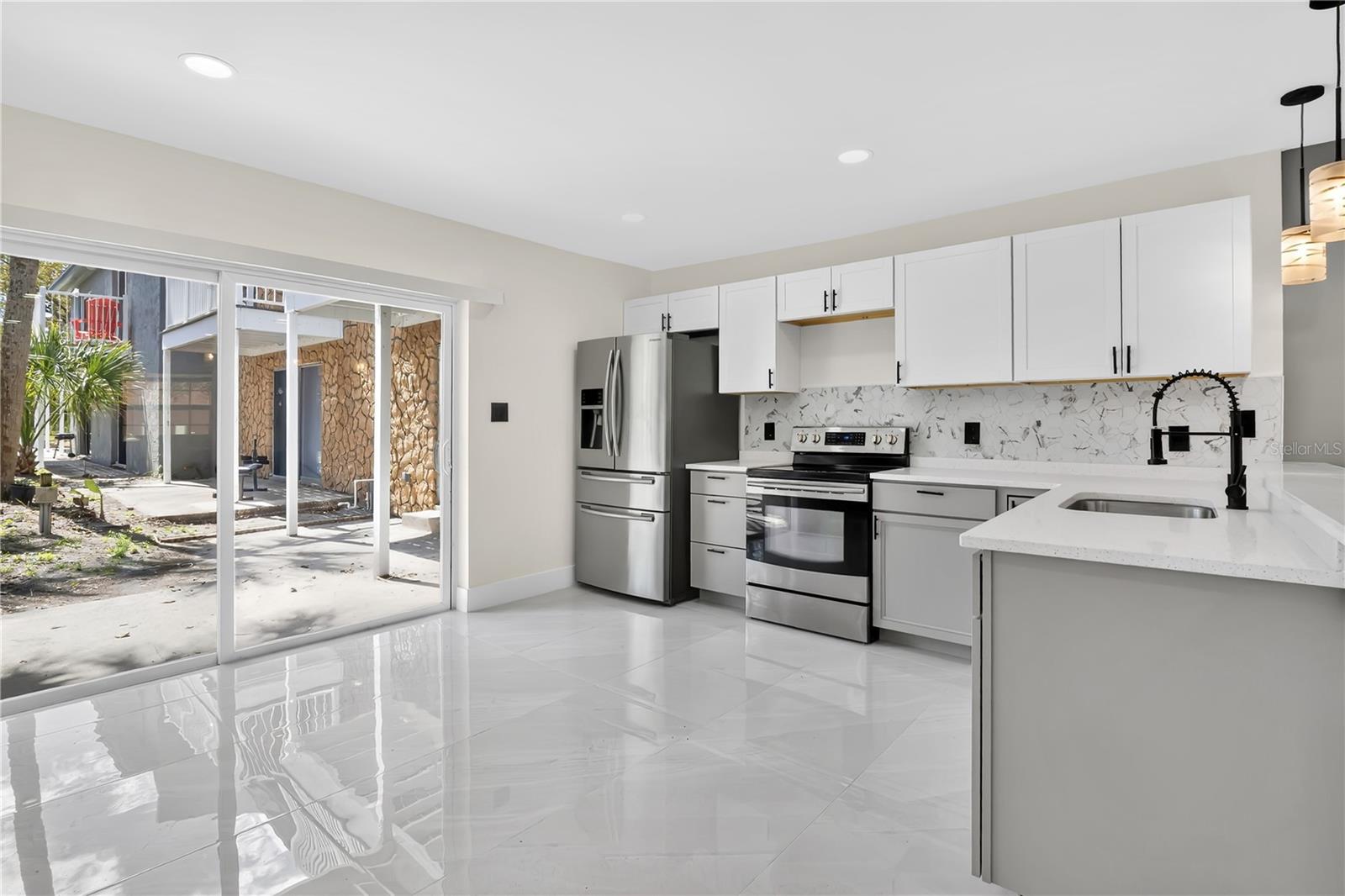 COLONIES - Residential