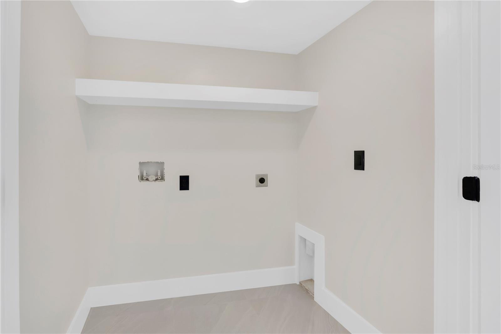 COLONIES - Residential