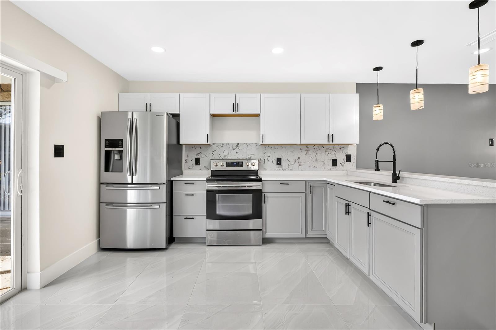 COLONIES - Residential