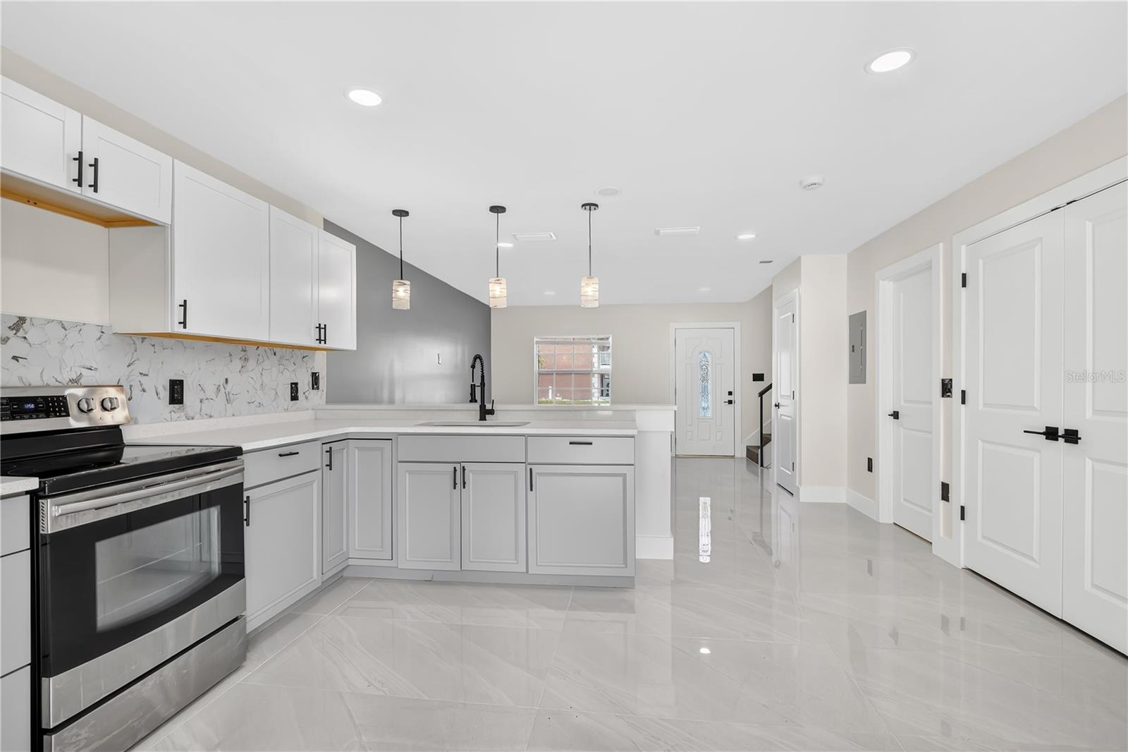 COLONIES - Residential