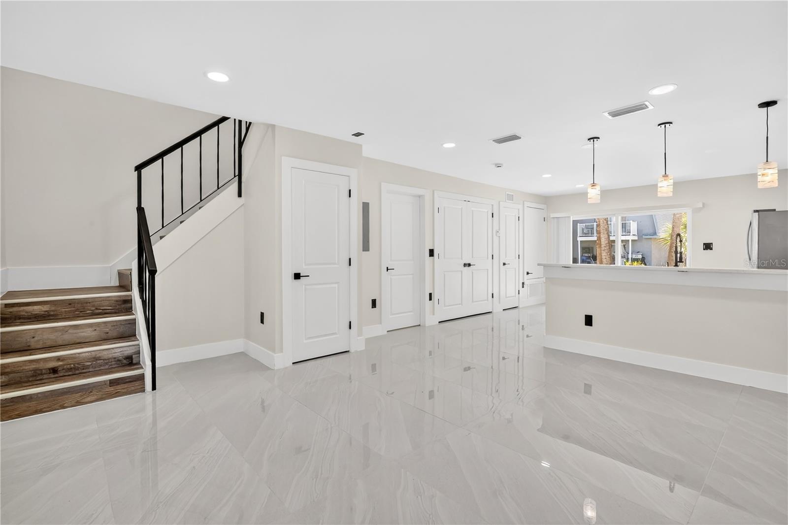 COLONIES - Residential