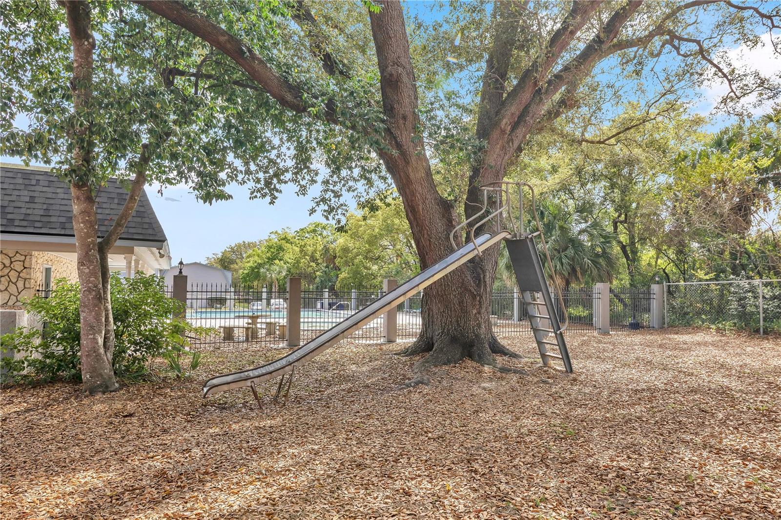 COLONIES - Residential