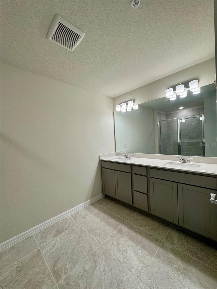 EMERALD POINTE - Residential Lease