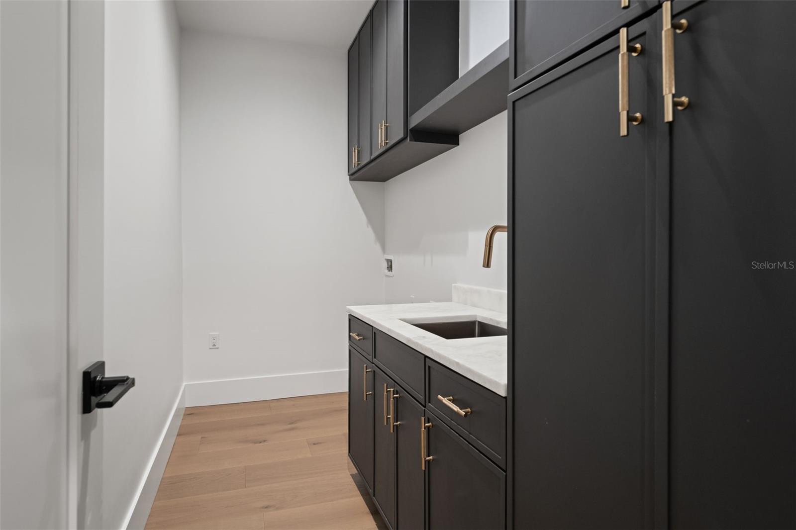 BEACH PARK - Residential Lease