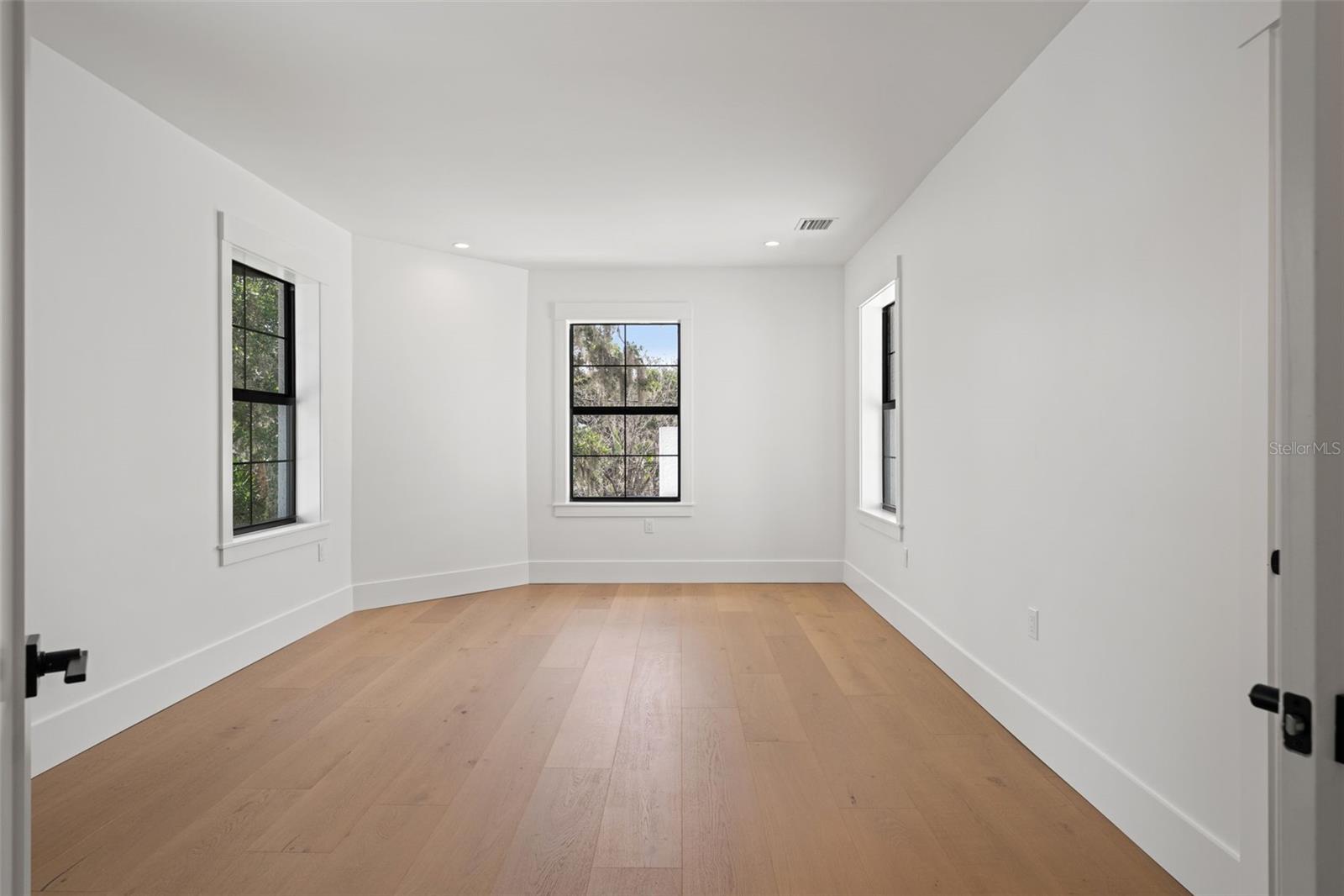 BEACH PARK - Residential Lease