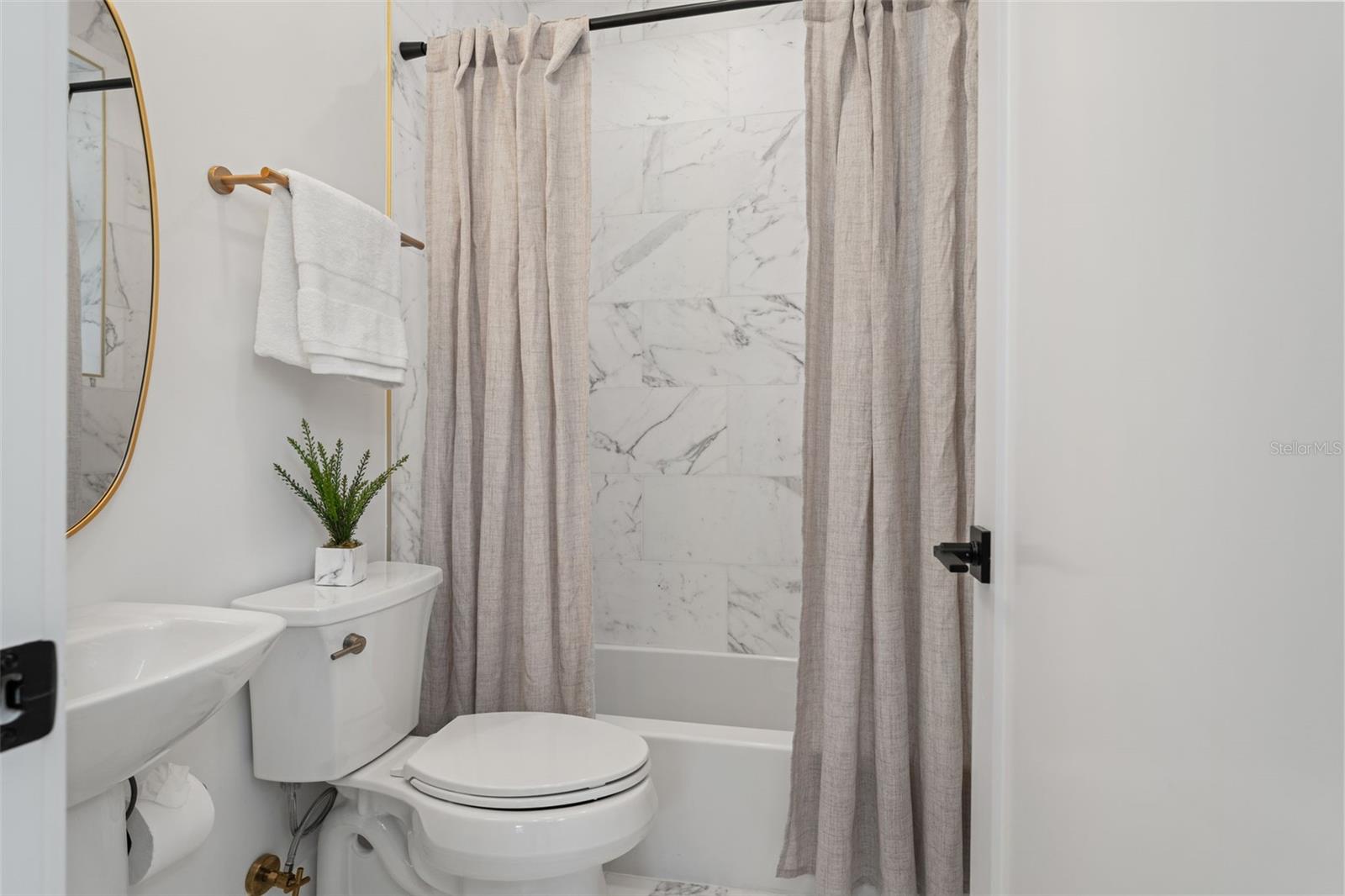 BEACH PARK - Residential Lease