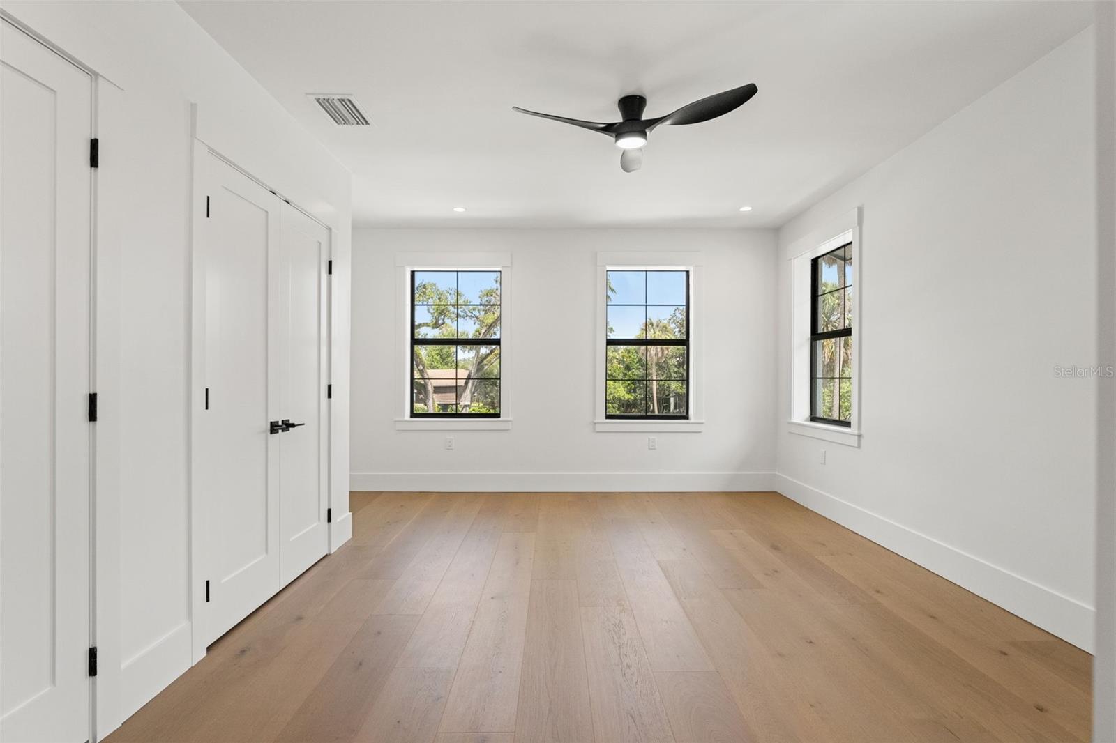 BEACH PARK - Residential Lease