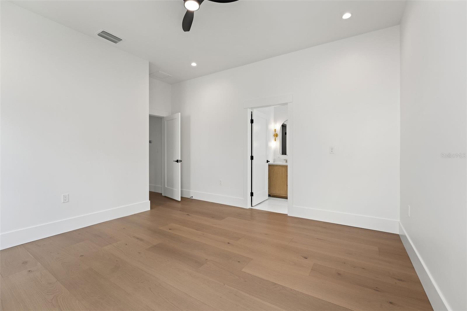 BEACH PARK - Residential Lease