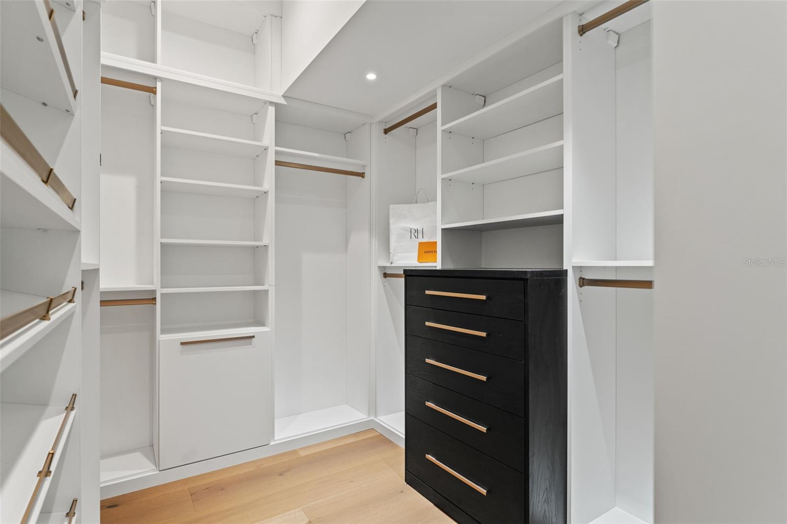 BEACH PARK - Residential Lease