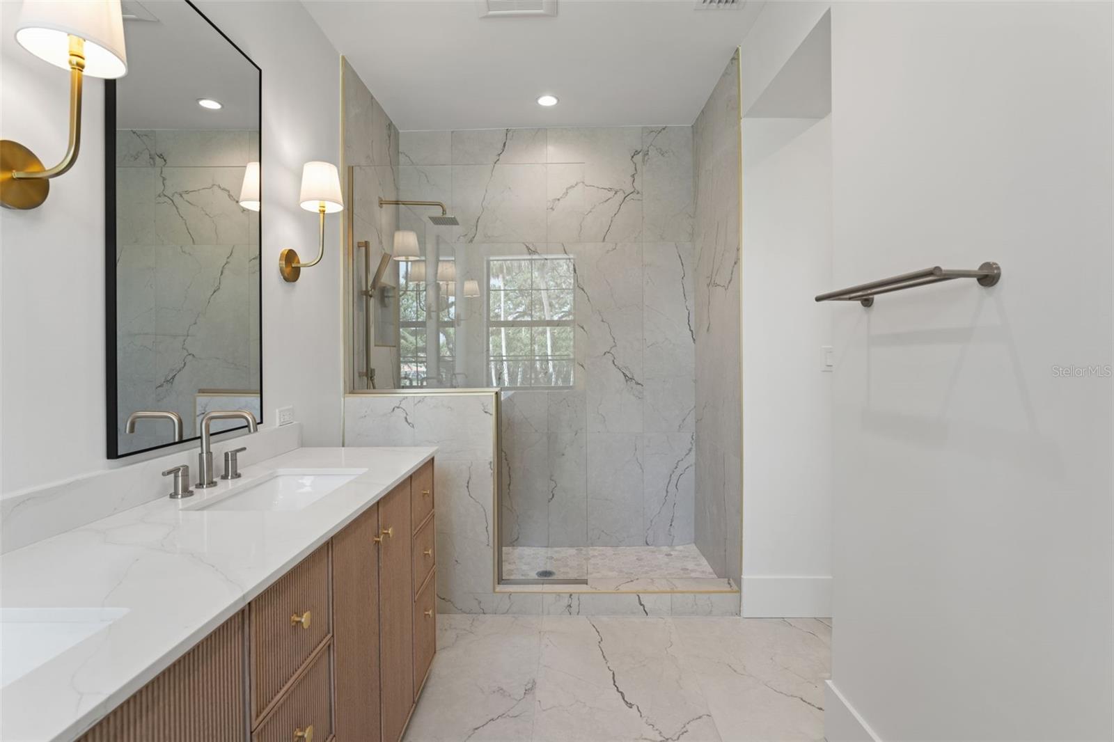 BEACH PARK - Residential Lease