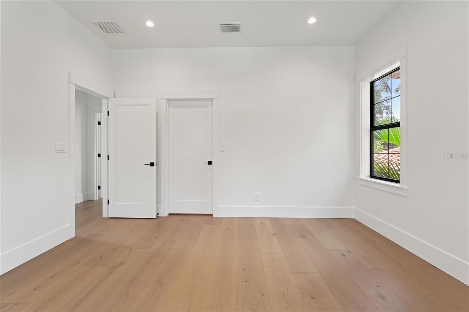 BEACH PARK - Residential Lease