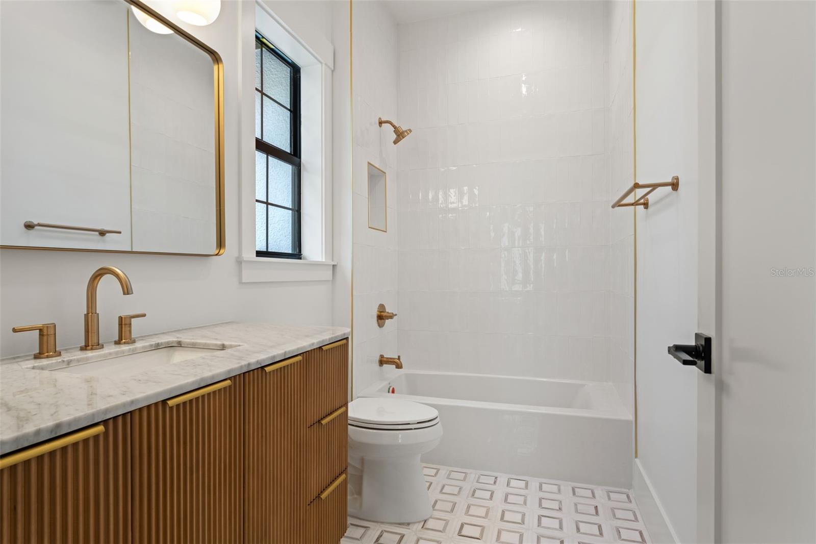 BEACH PARK - Residential Lease