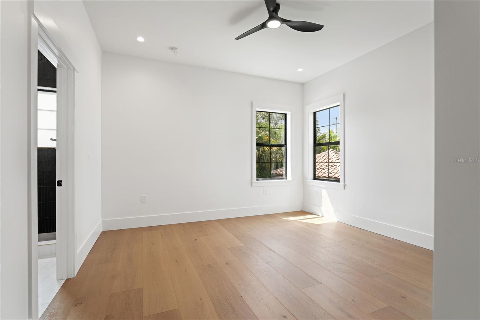 BEACH PARK - Residential Lease