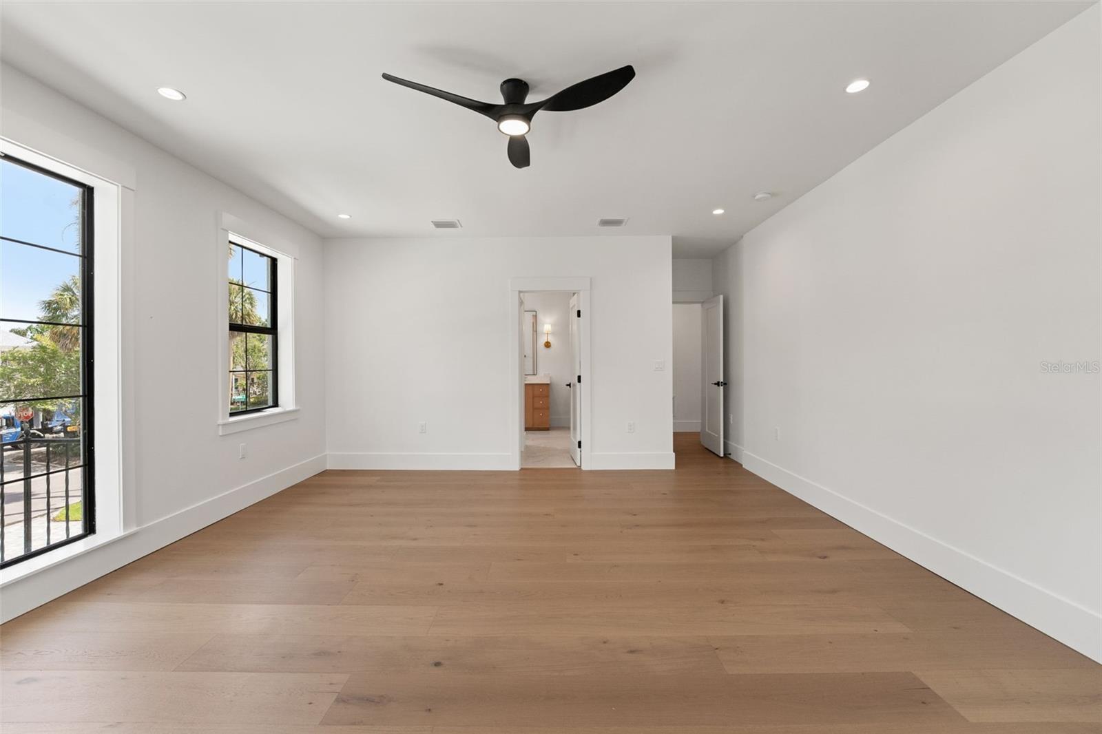 BEACH PARK - Residential Lease