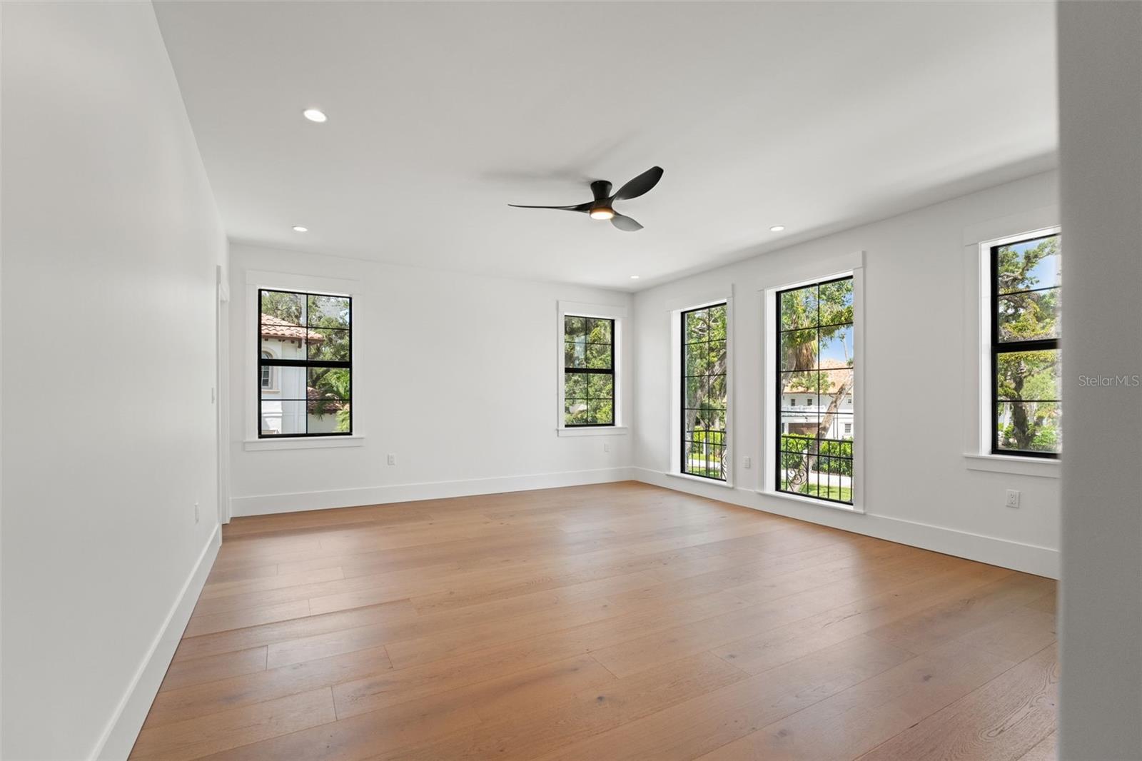 BEACH PARK - Residential Lease