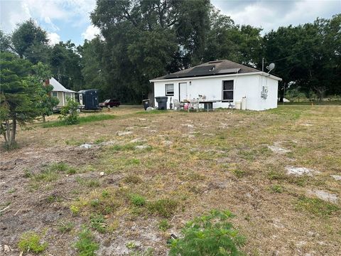 A home in LAKE WALES