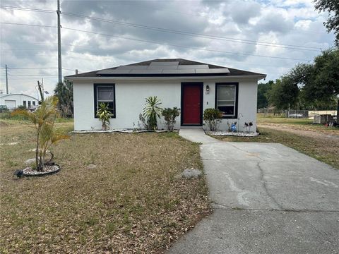 A home in LAKE WALES