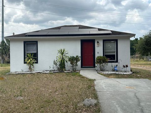 A home in LAKE WALES