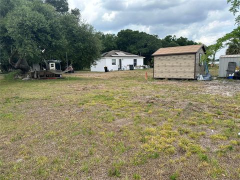 A home in LAKE WALES