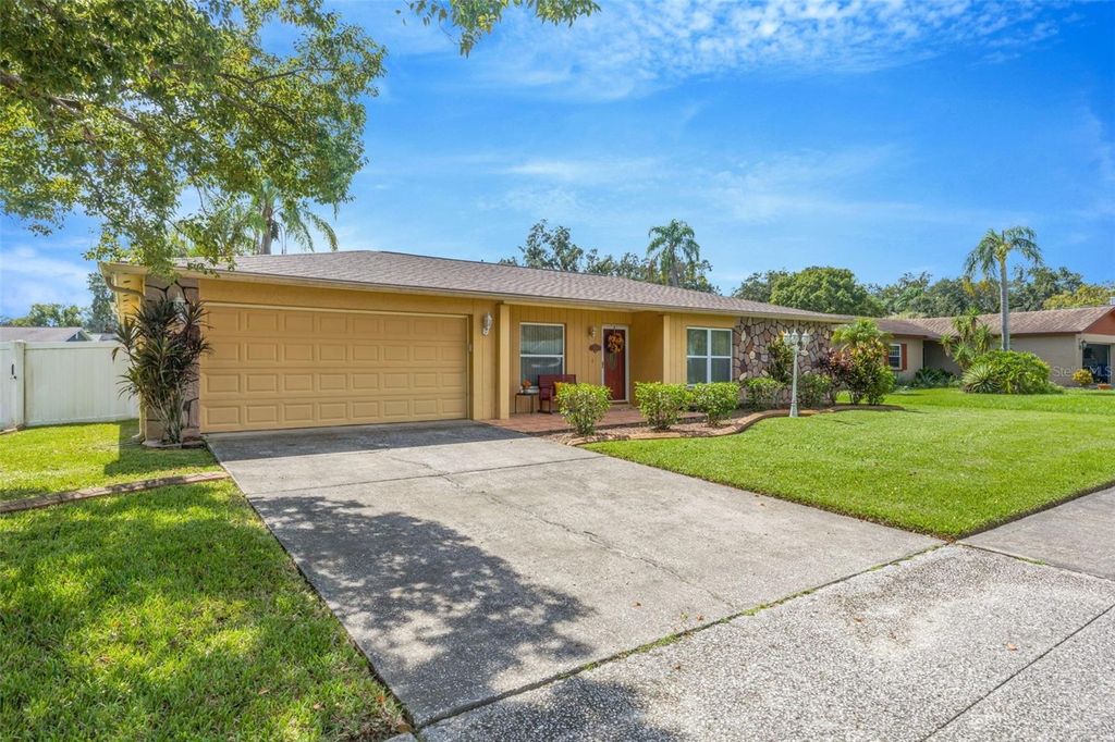 Photo of 1205 Brandon Lakes Avenue, Valrico, FL 33594 (MLS # TB8436195)