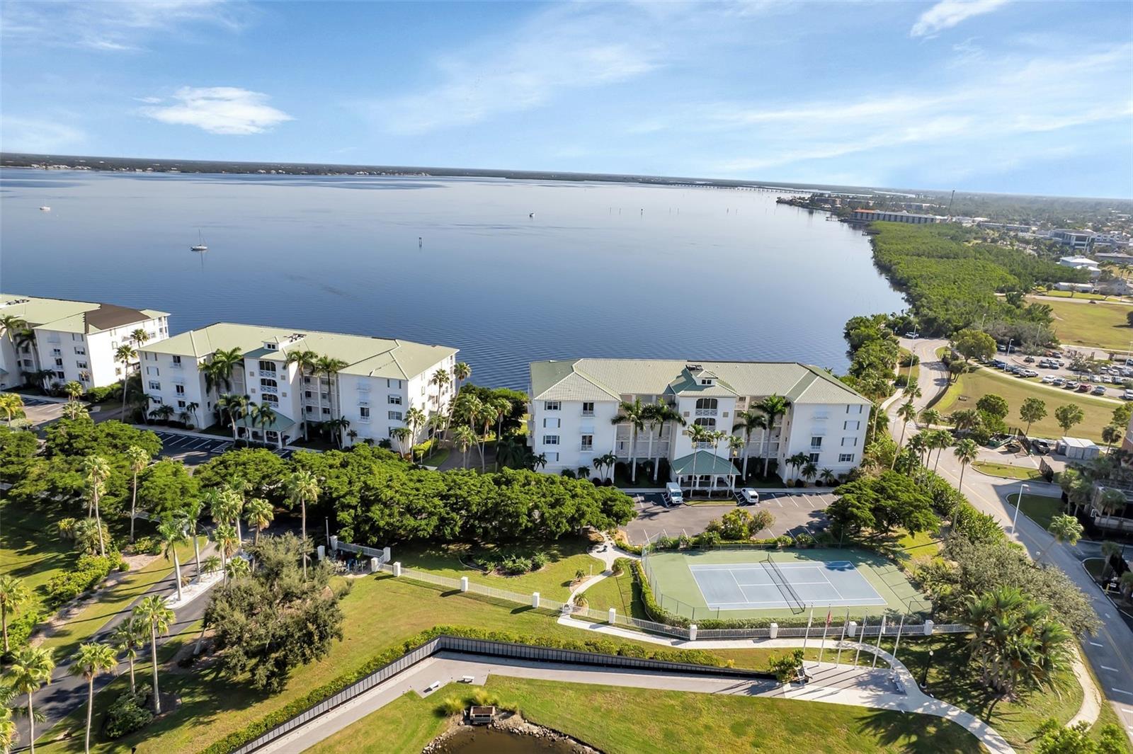 HARBOR WALK PH 02 BLDG 02 - Residential