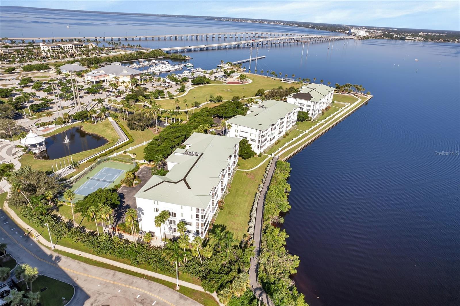 HARBOR WALK PH 02 BLDG 02 - Residential