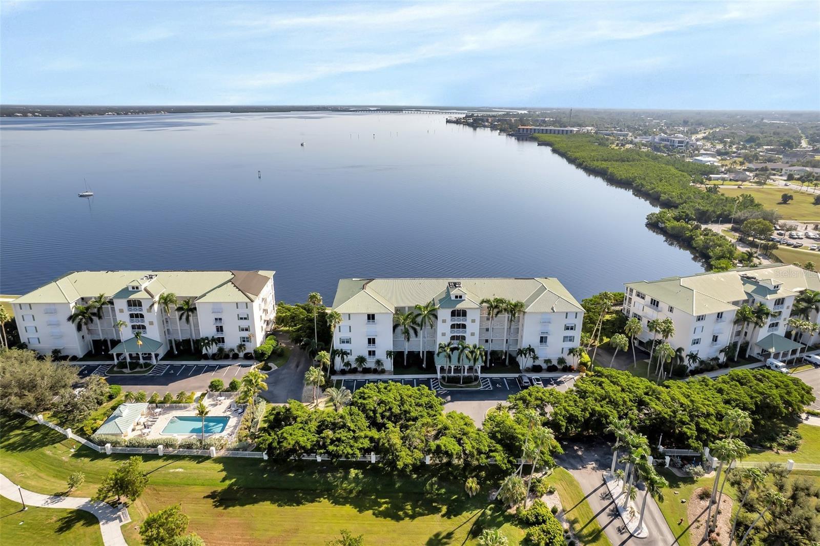HARBOR WALK PH 02 BLDG 02 - Residential