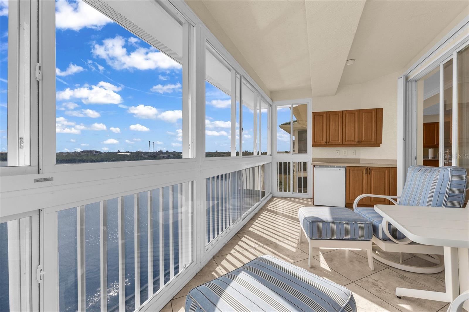 HARBOR WALK PH 02 BLDG 02 - Residential
