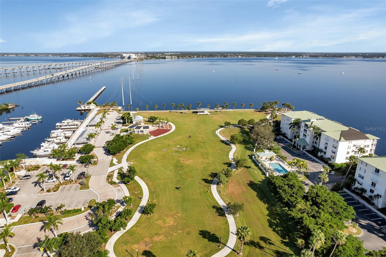 HARBOR WALK PH 02 BLDG 02 - Residential