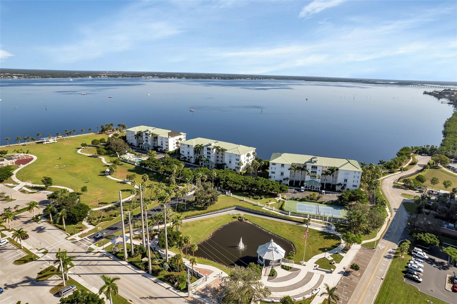 HARBOR WALK PH 02 BLDG 02 - Residential