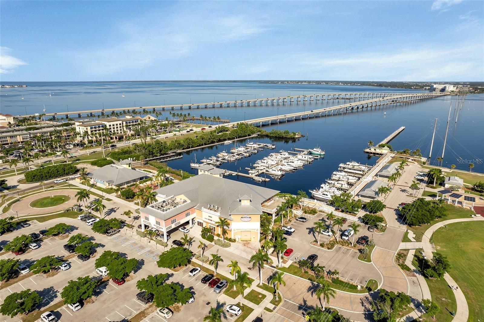 HARBOR WALK PH 02 BLDG 02 - Residential