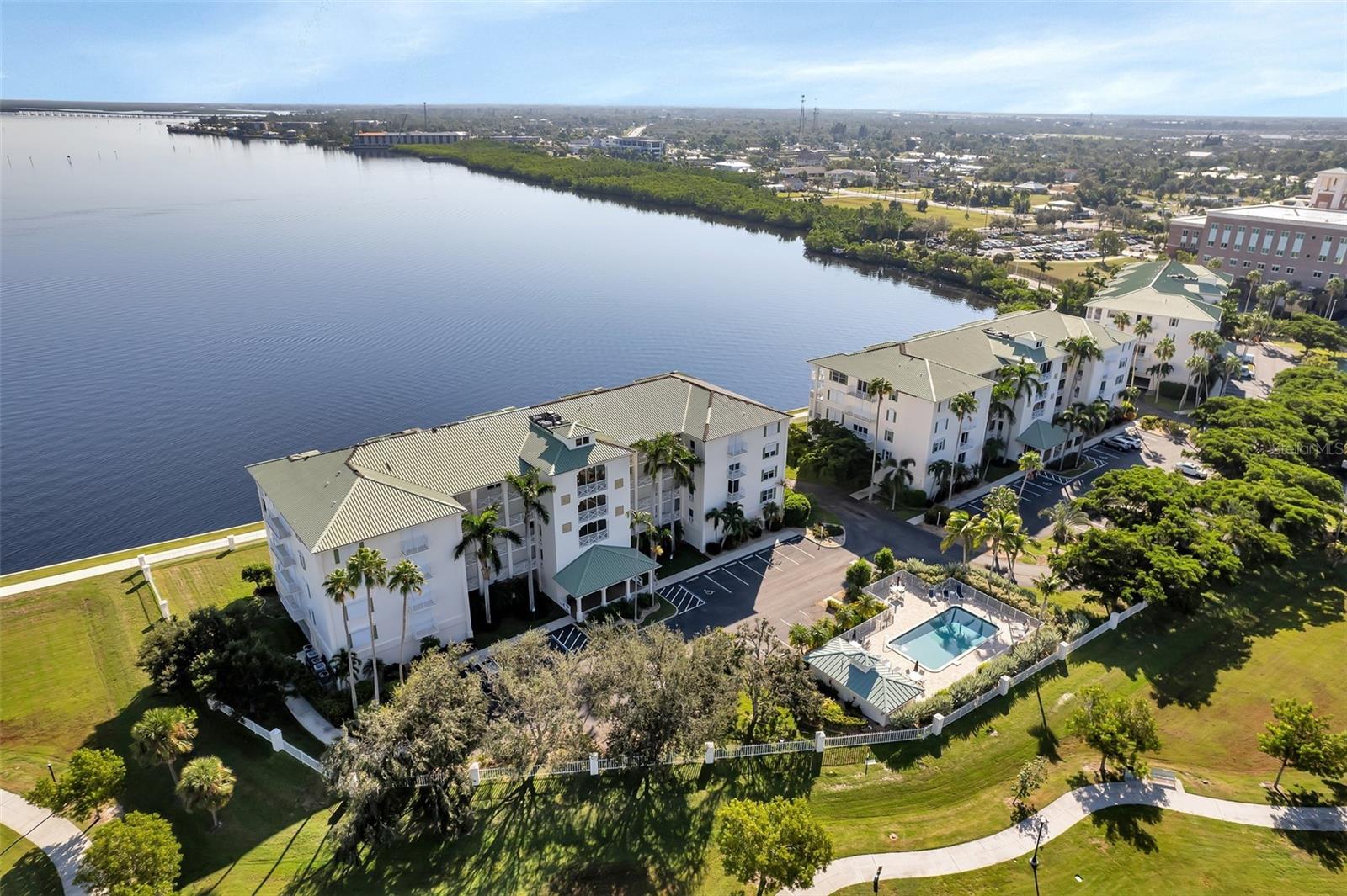 HARBOR WALK PH 02 BLDG 02 - Residential
