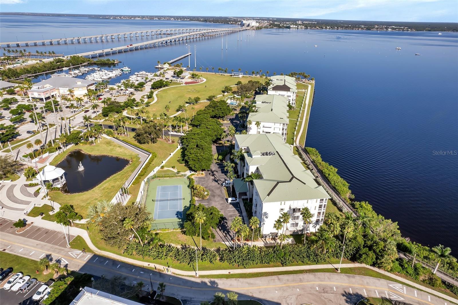 HARBOR WALK PH 02 BLDG 02 - Residential