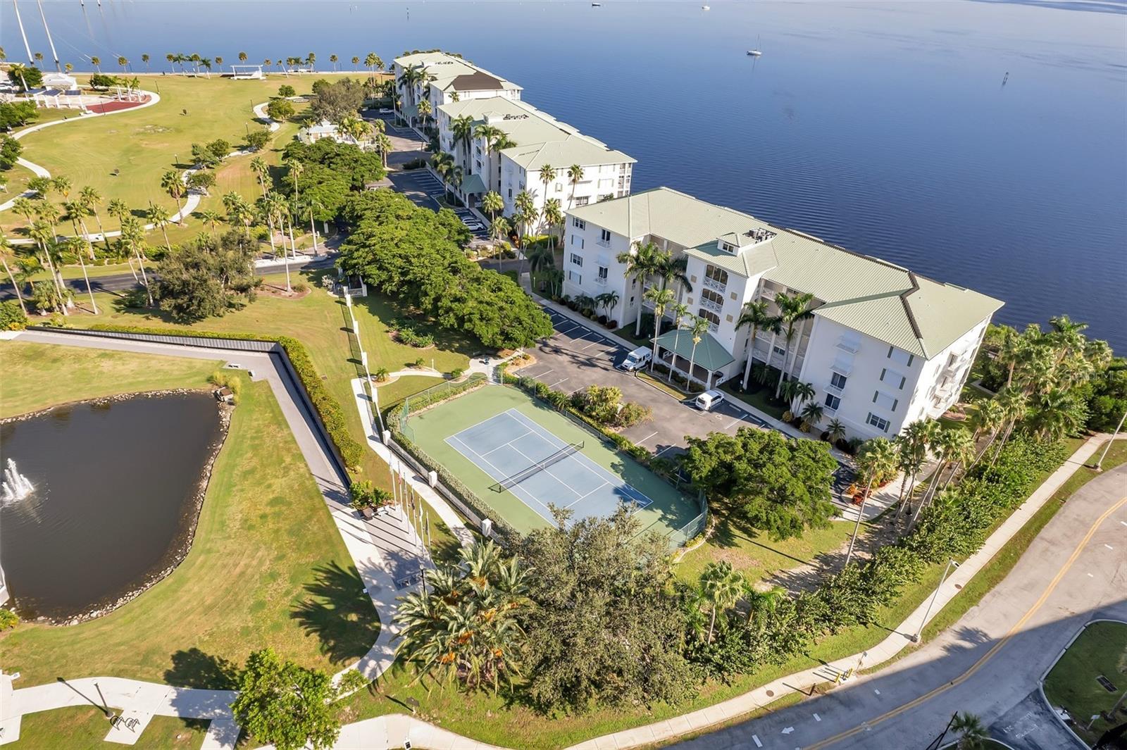 HARBOR WALK PH 02 BLDG 02 - Residential