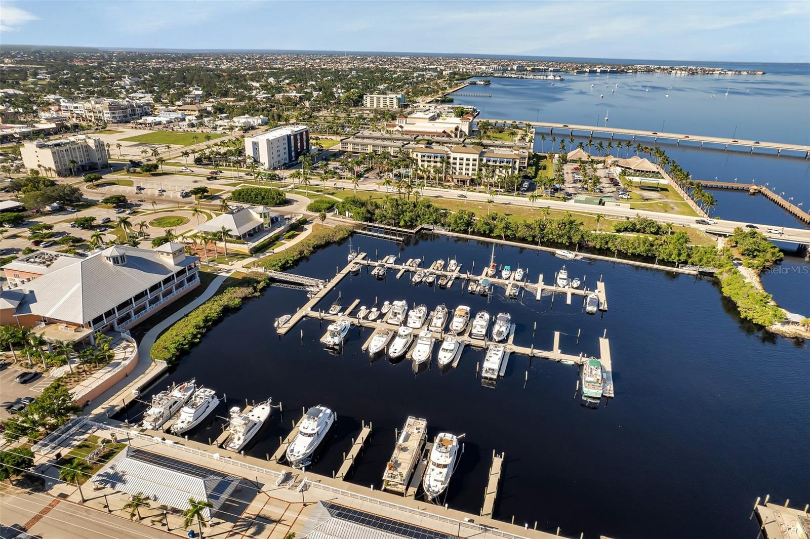 HARBOR WALK PH 02 BLDG 02 - Residential