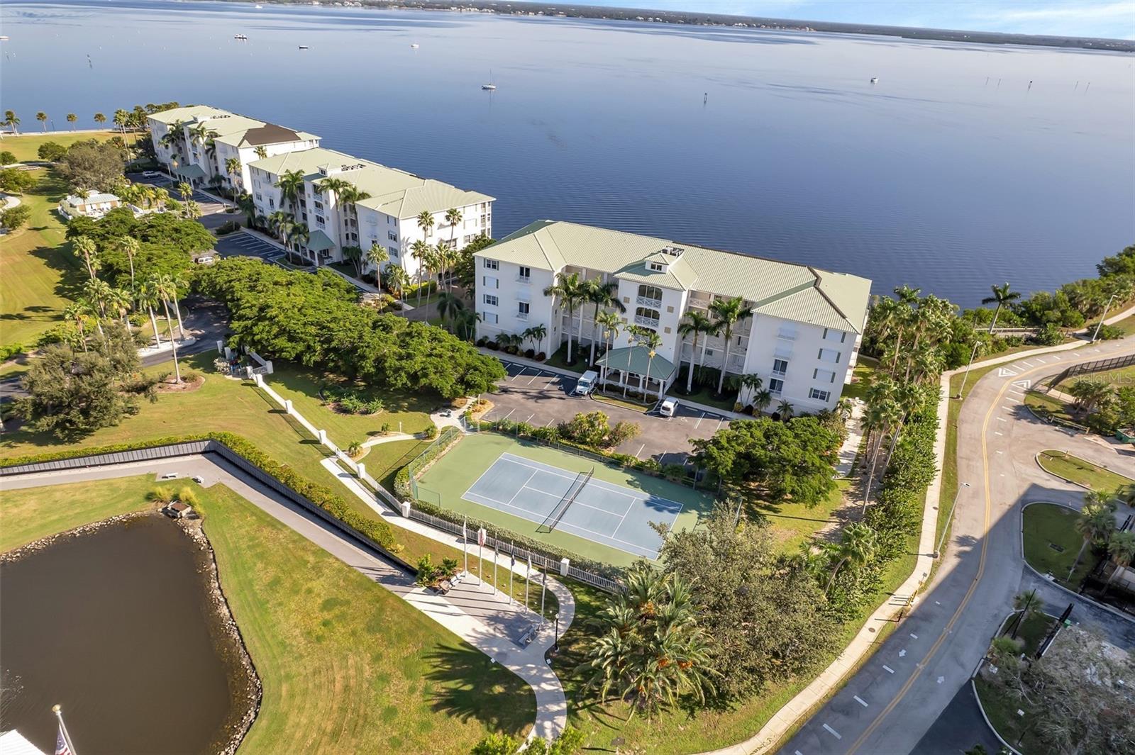 HARBOR WALK PH 02 BLDG 02 - Residential