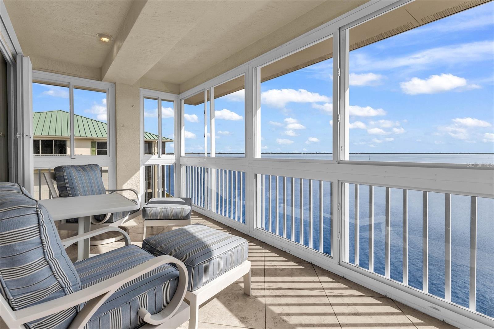 HARBOR WALK PH 02 BLDG 02 - Residential
