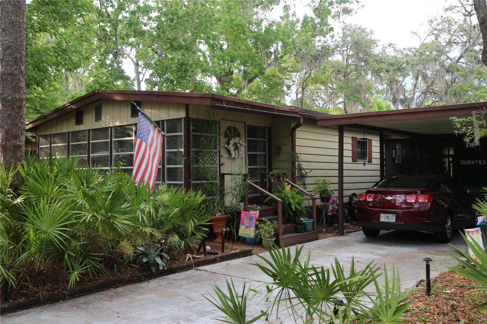 Welcome to 518 W Plantation Blvd and enjoy a 2-bedroom, 2-bathroom home located in The Forest, one of Lake Mary’s premier 55+ communities. This charming and spacious manufactured home offers the perfect balance of comfort and lifestyle-focused living.
Step inside to find a bright and inviting interior featuring a generous living room, a light-toned kitchen, and an expansive Florida room perfect for relaxing or entertaining guests. Whether you're enjoying your morning coffee in the sunroom or hosting friends for an evening gathering, this home provides a warm and welcoming atmosphere throughout.
Life in The Forest means more than just a great home, it’s a vibrant community experience. Residents enjoy access to a beautifully appointed clubhouse, a sparkling swimming pool, relaxing hot tub, shuffleboard, tennis courts, and even pickleball. With friendly neighbors and a calendar full of activities, you'll love the ease and enjoyment of living in this active and well-established neighborhood.
Don’t miss your chance to enjoy low-maintenance living with resort-style amenities in the heart of Lake Mary. Plenty of restaurants and shops nearby. Schedule your showing today! ***Seller Offering $2000 as concession***