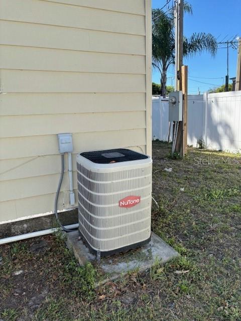 DIXIE GROVE ESTATES PB6PG27LOT2 BLOCK D - Residential