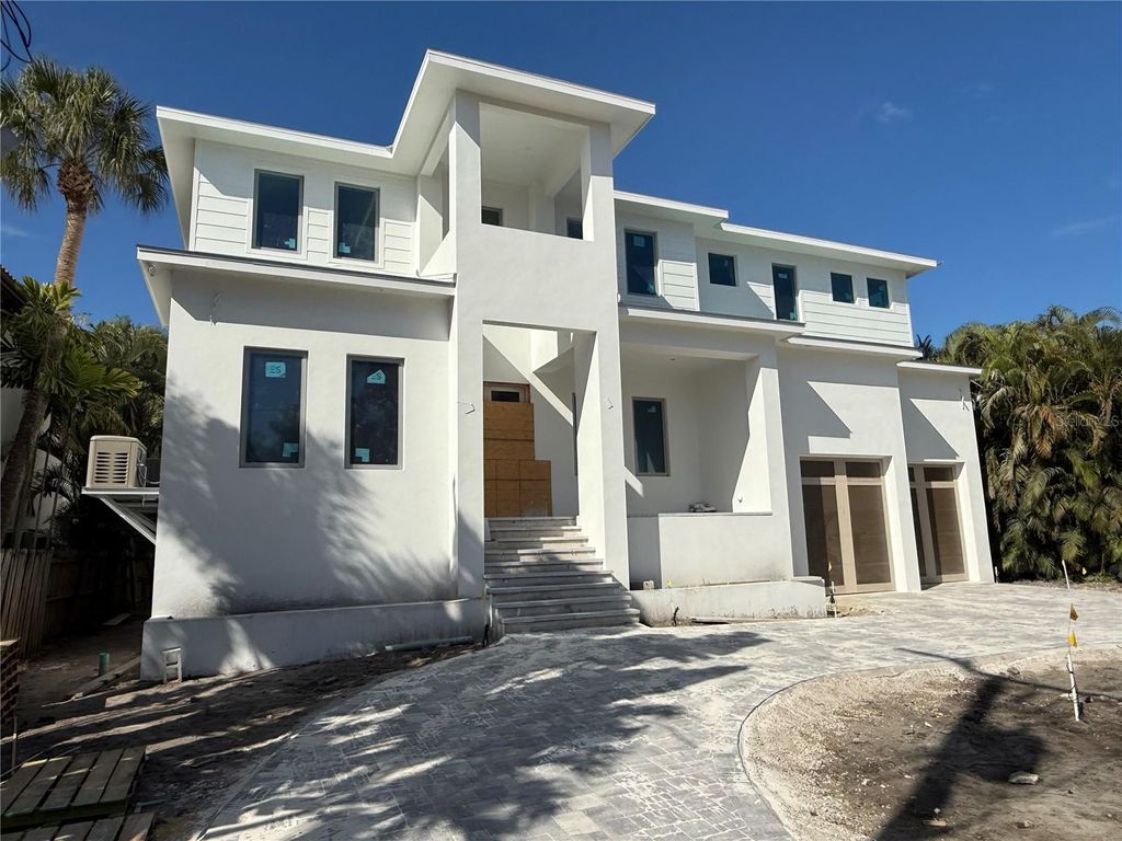 Photo of 423 S Royal Poinciana Drive, Tampa, FL 33609 (MLS # TB8449769)