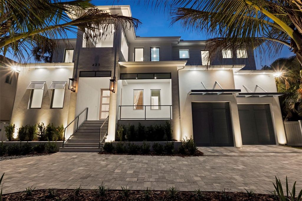 Photo of 423 S Royal Poinciana Drive, Tampa, FL 33609 (MLS # TB8449769)