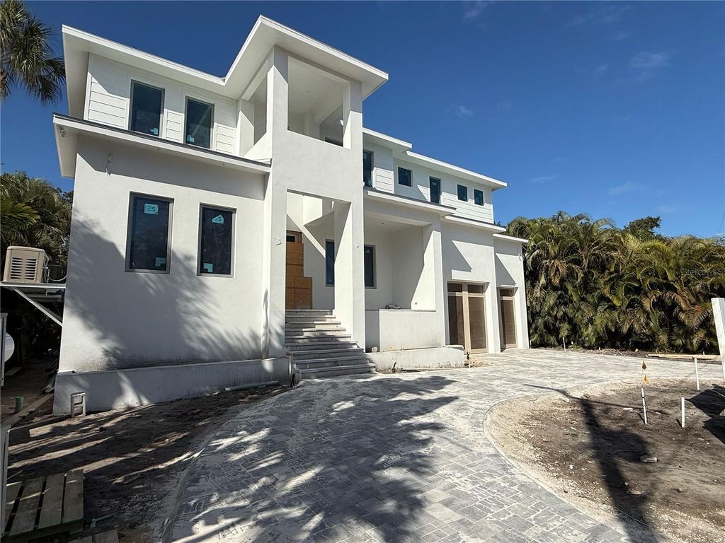 Photo of 423 S Royal Poinciana Drive, Tampa, FL 33609 (MLS # TB8449769)