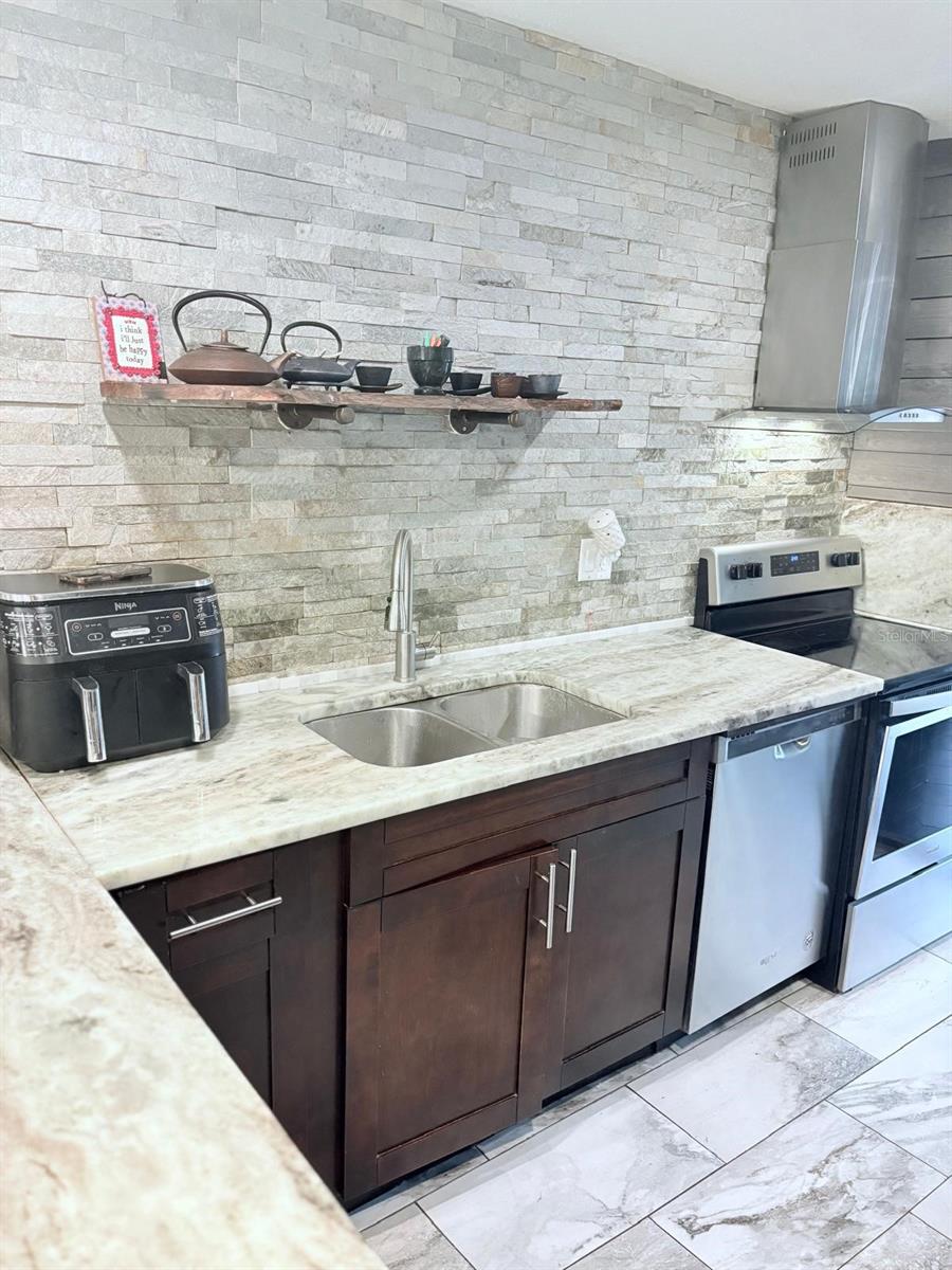 ELLIOTT & HARRISON SUB - Residential